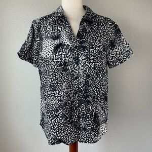 Erika Button Down Short Sleeve Shirt Size M